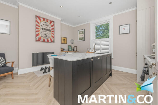 3 bed Apartment for sale Image 12