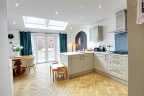 8, Reynolds Close, Colliers Wood, London SW19 2QJ