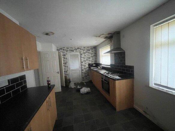 3 bed Semi-Detached for sale Image 4