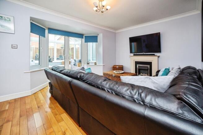 5 bed House for sale Image 10