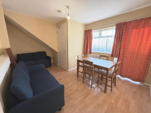 Lounge/Dining