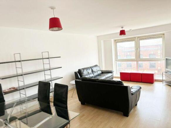 3 bed Apartment to rent Image 4
