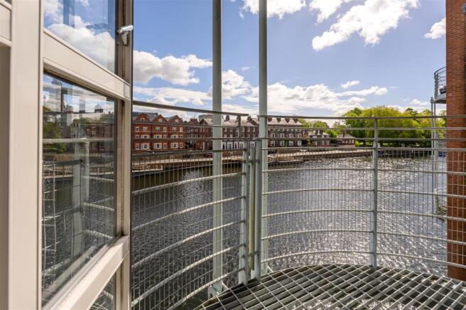 2 bed Apartment for sale Image 12