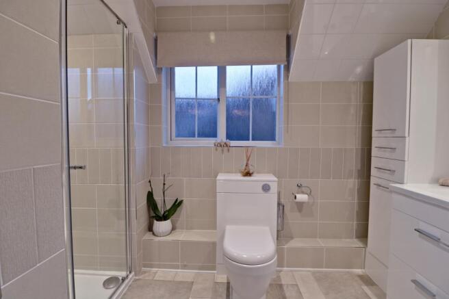 Ensuite to Bed 1