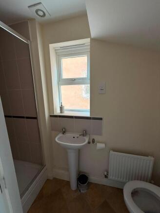 3 bed Semi-Detached to rent Image 9