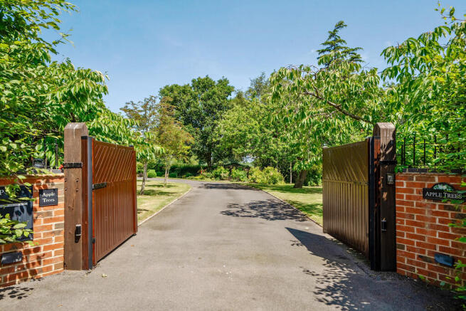 1304737-20-6852d0...