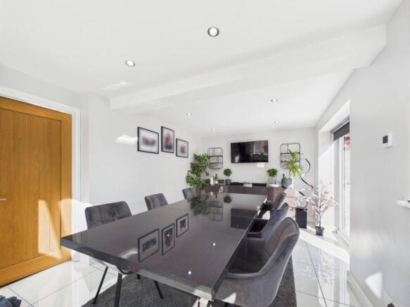 Kitchen/Dining Area