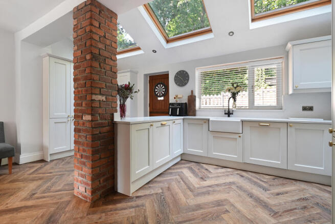 4 bed Semi-Detached for sale Image 11