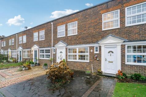 Shaftesbury Crescent, Staines-upon-Thames
