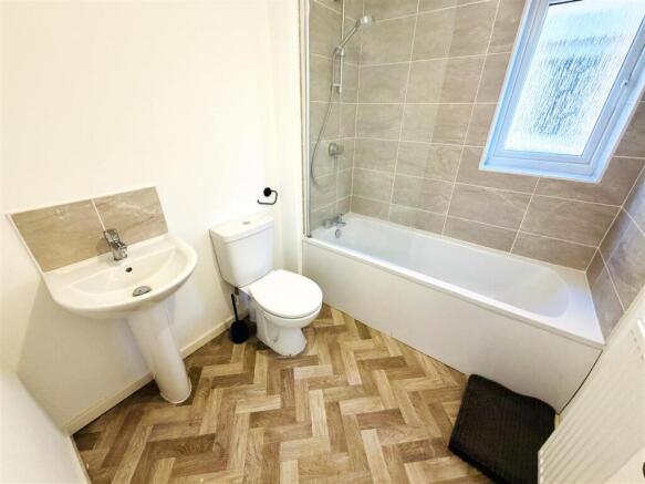 3 bed Detached to rent Image 11