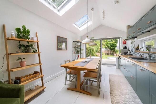 Kitchen/ dining area