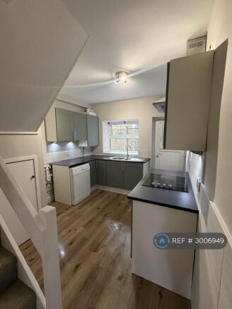 2 bed Terraced to rent Image 5
