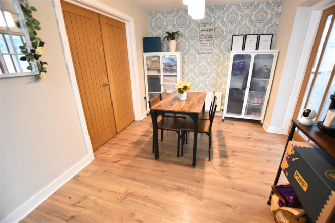 LIVING KITCHEN DINER