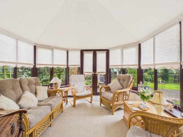 5 bed Detached for sale Image 6