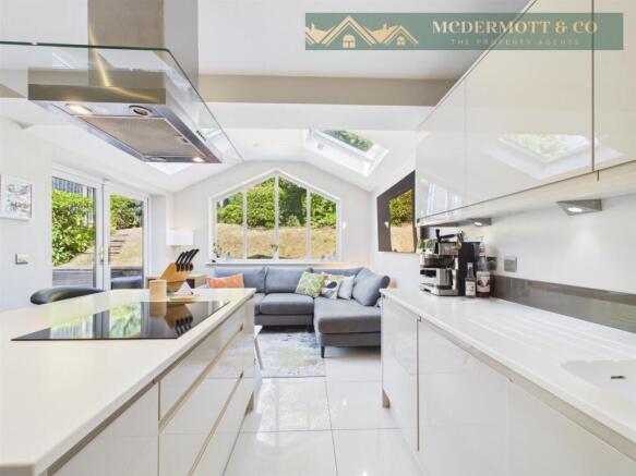 4 bed Detached for sale Image 4