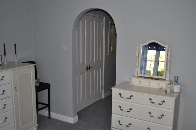 MASTER BEDROON THRU TO EN SUITE