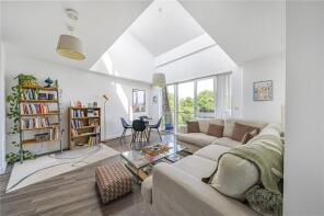 21, 10 Robinia House, Blondin Way, London SE16 6BF
