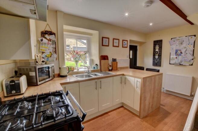 Kitchen 1.jpg