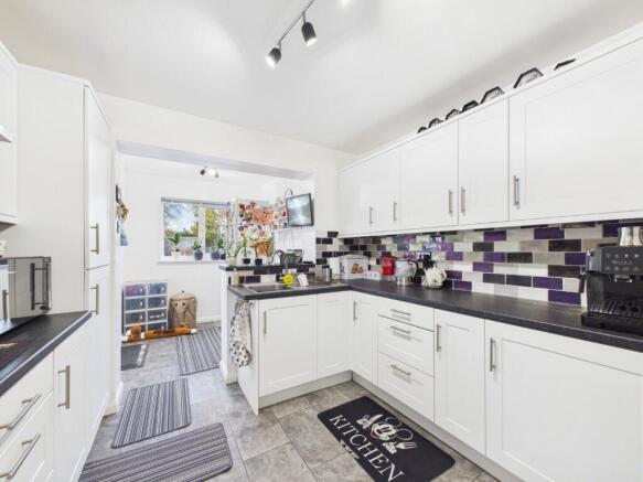3 bed Semi-Detached for sale Image 3