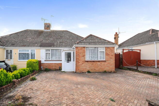 2-bed semi-detached on High Drive, Basingstoke RG22 6JT, £275,000