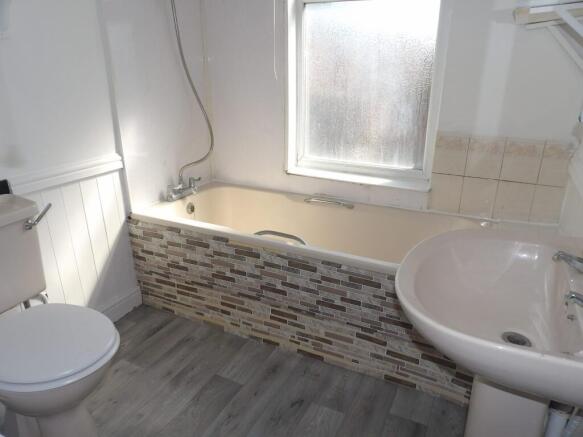 2 bed Terraced to rent Image 8