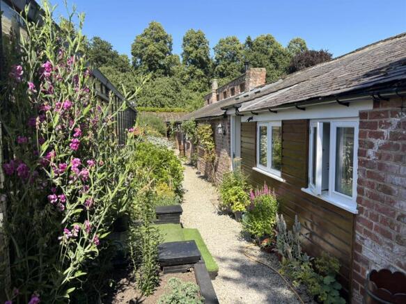 1 bed Detached Bungalow to rent Image 8