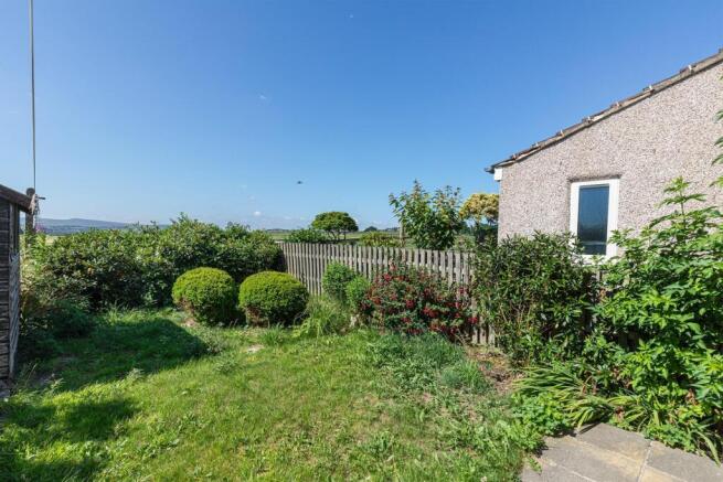 3 bed Semi-Detached to rent Image 4