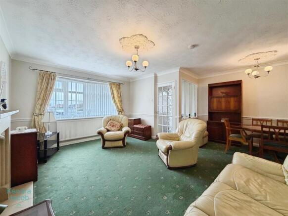 3 bed Detached Bungalow for sale Image 4