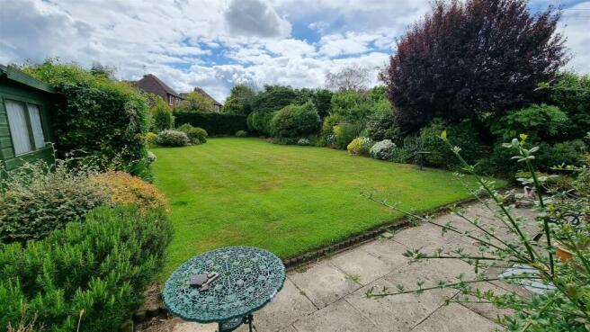 SUPERB REAR GARDEN