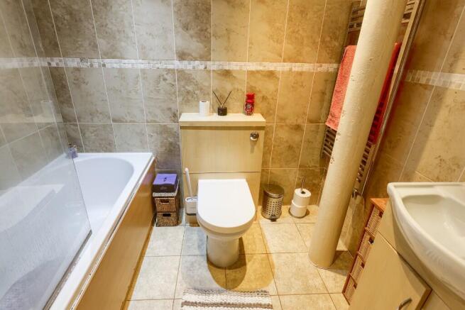2 bed Apartment for sale Image 5