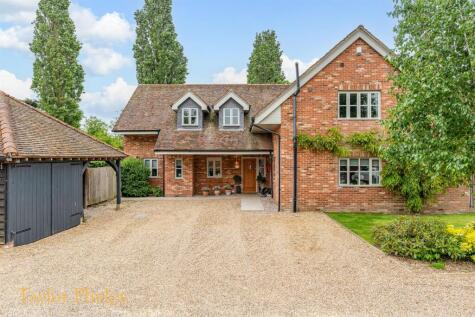 Great Oak Court, Hunsdon