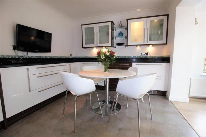 Kitchen/Dining Area