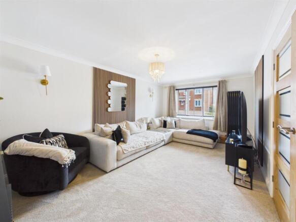 4 bed Detached for sale Image 6