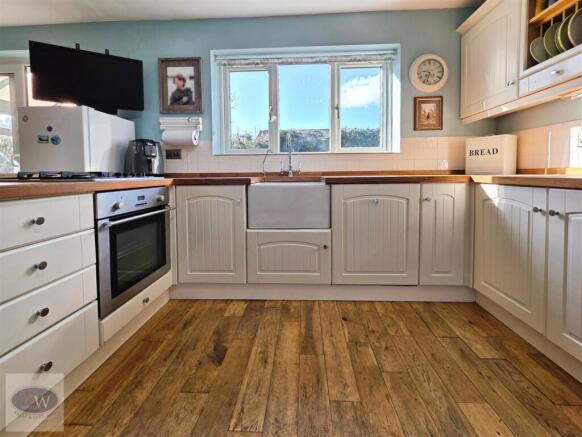 4 bed Detached for sale Image 5