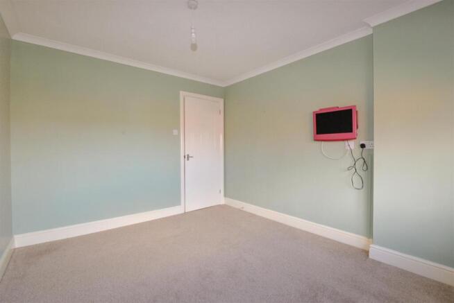 Bedroom2 3.jpg