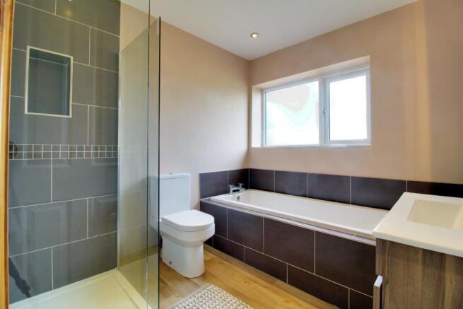 Bathroom (1).jpg