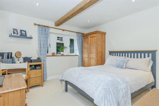 4 bed Detached for sale Image 12