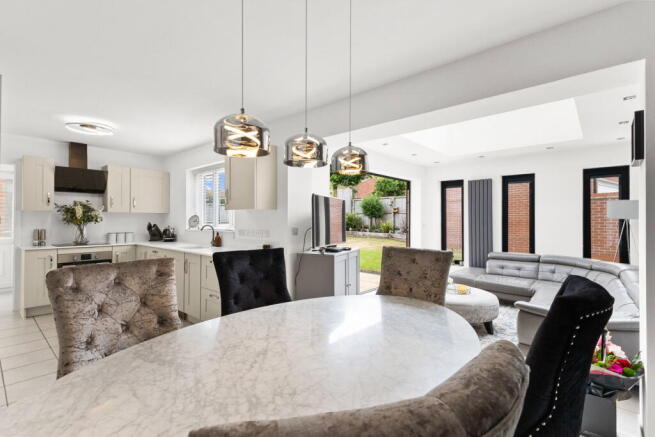 4 bed Detached for sale Image 6