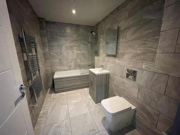 2 bed Apartment to rent Image 8