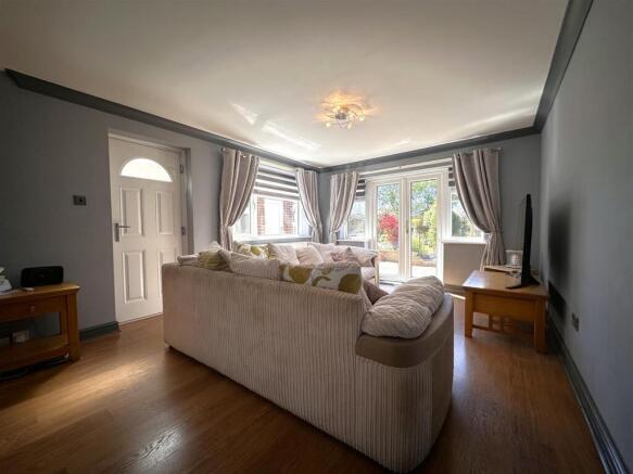 Generous Sitting Room 432