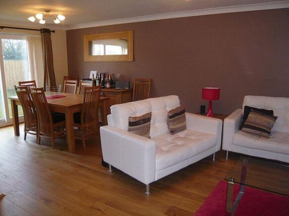 LOUNGE/DINER