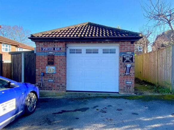 garage.jpg