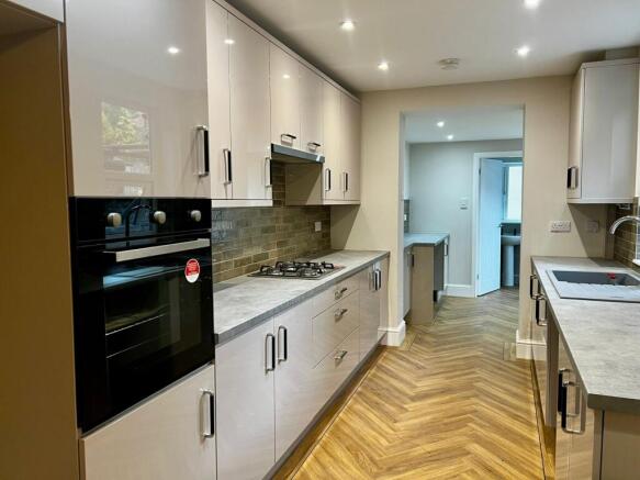 4 bed Terraced to rent Image 8