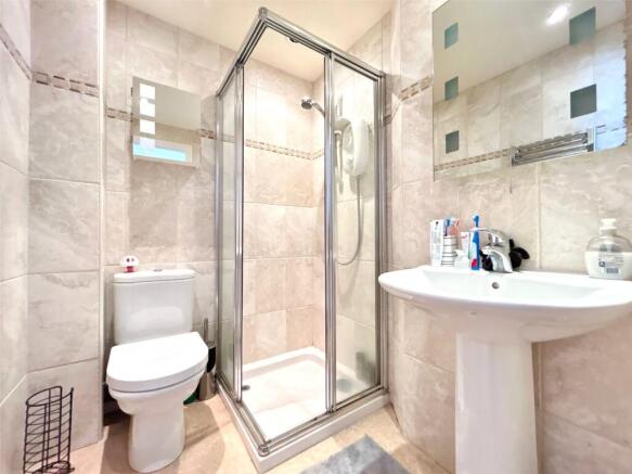 2 bed Apartment to rent Image 5