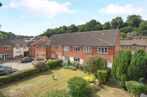 14, Stuart Court, Town End Street, Godalming GU7 1BJ