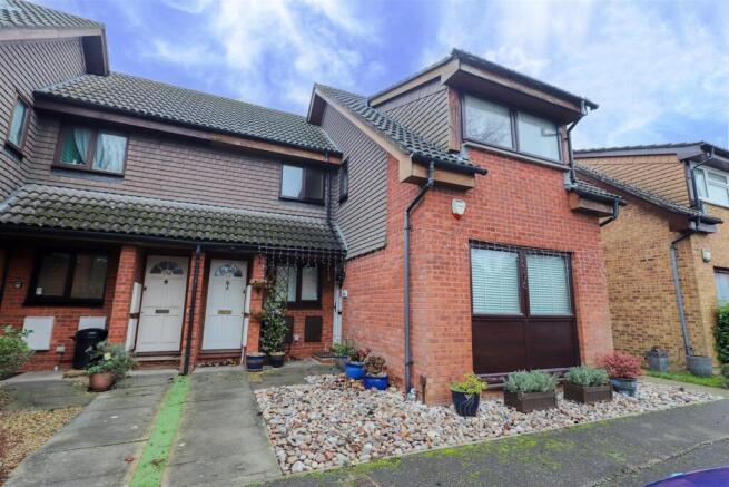 1-bed flat on Ryeland Close, Yiewsley, West Drayton, £230,000