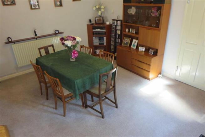 LIVING/DINING ROOM