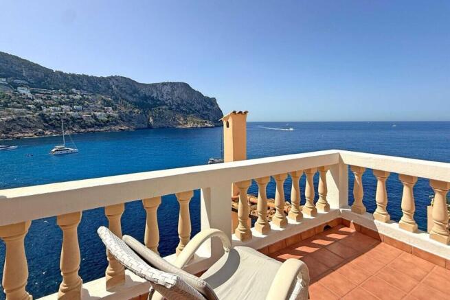 02 cala llamp Aussergewoehnliches Duplex-Penthouse in erster Meereslinie kaufen balkon