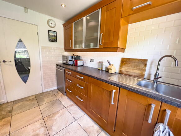 3 bed Semi-Detached for sale Image 9