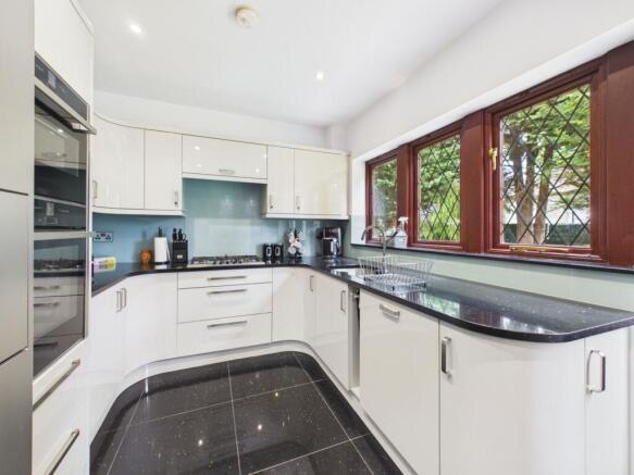 4 bed Detached for sale Image 4